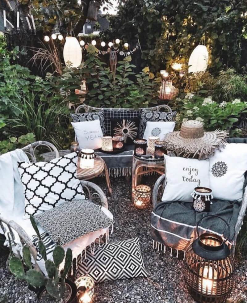 Amazing Garden Decor Ideas in Bohemian Style (25)
